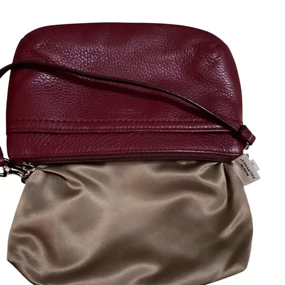Coach Vintage Burgundy Pebbled Leather Park Medium Wristlet Wallet F51683 EUC
